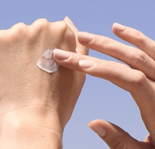 Cargar imagen en el visor de la galería, SOLAR DEFENSE TINTED (SPF 30 de Amplio Espectro) Tamaño de Viaje