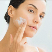 Cargar imagen en el visor de la galería, SOLAR DEFENSE TINTED (SPF 30 de Amplio Espectro) Tamaño de Viaje